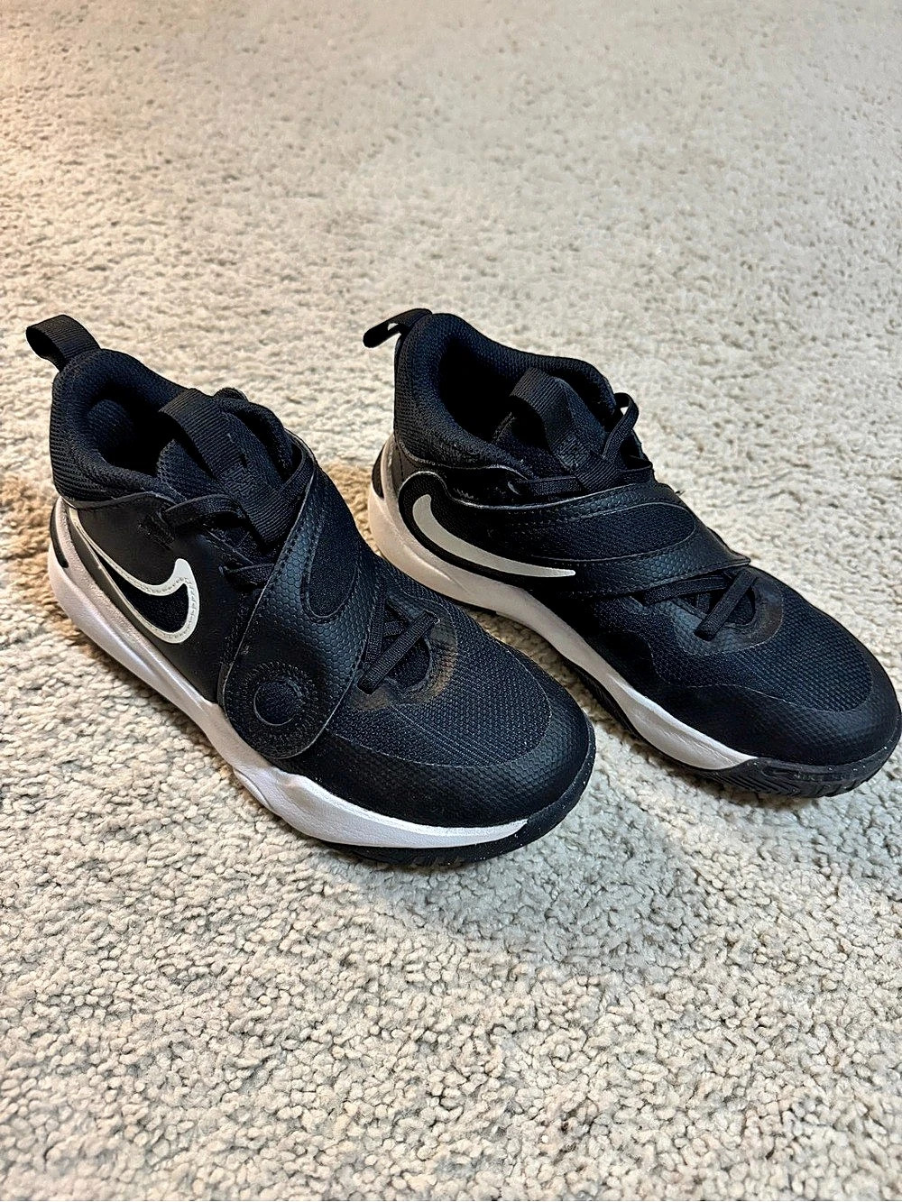 Nike Team Hustle Sneakers Boys 2Y Black & White